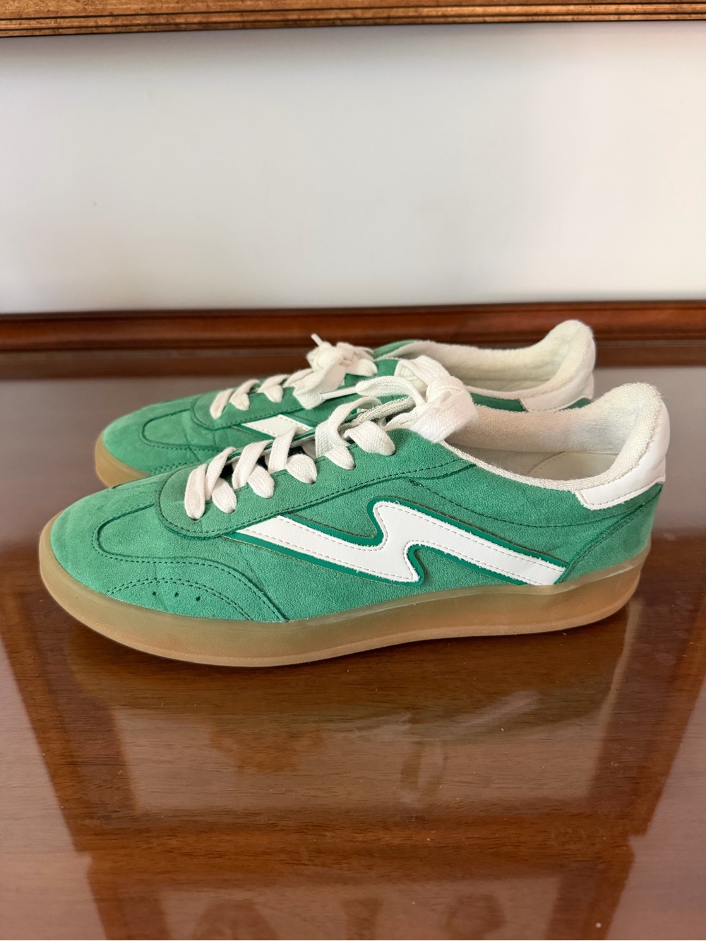 Madden Girl Giia Women’s 8 Green Suede Retro Sneakers Gum Sole Low Top